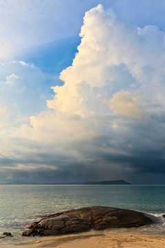 暴風(fēng)雨接近海灘