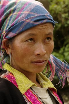 苗族花的女人