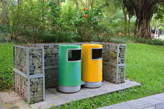 公園垃圾桶