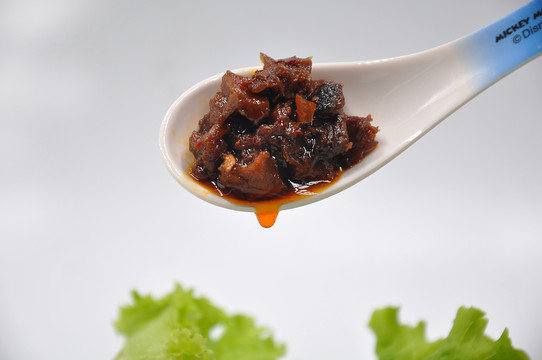勺子里的香菇醬