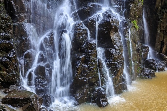 石壁山泉