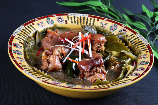 海帶結(jié)燉豬蹄