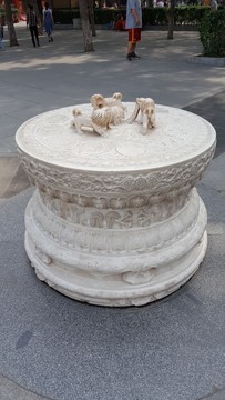 八大處?kù)`光寺石雕