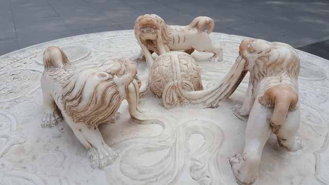八大處?kù)`光寺石雕