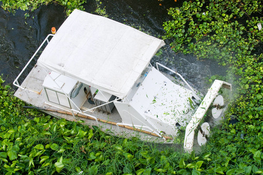 用于清除水道的容器