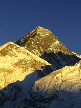世界上最高的山；珠穆朗瑪峰（8850m）和努布策山在喜馬拉雅的權(quán)利；尼泊爾。