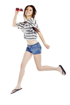 全鏡頭拍攝的性感少女跳的喜悅-孤立的白色背景
