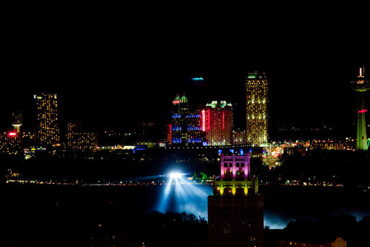 Niagra Falls；加拿大的夜晚