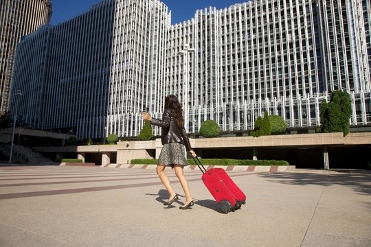 運(yùn)行旅行的女人