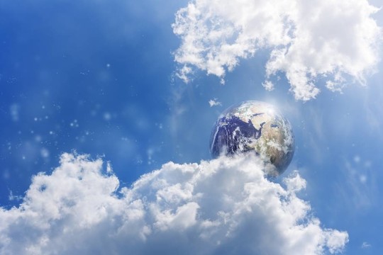 藍色天空中的行星