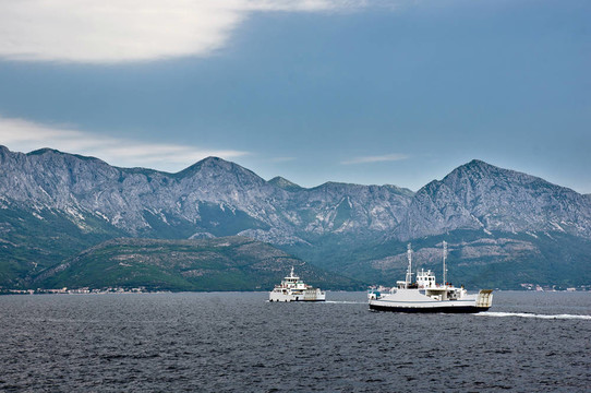 Adriatic海大克羅地亞島嶼之間的渡船