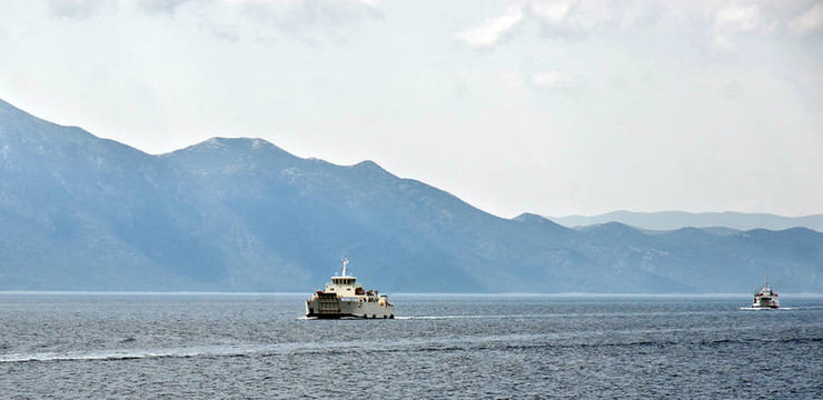 Adriatic海大克羅地亞島嶼之間的渡船