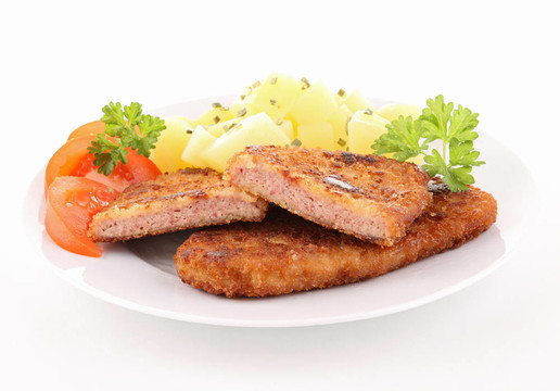 肉和蔬菜的面包板