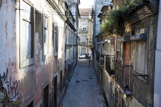 LISBON。里斯本。