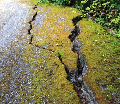 道路裂縫