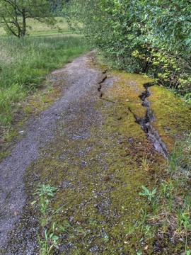 道路裂縫