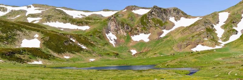 山上的湖；Ariege；法國