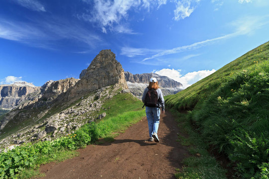 在法薩山谷徒步旅行