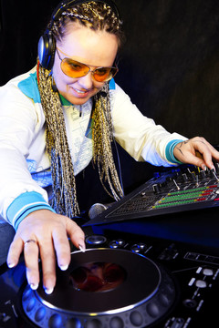 女人玩音樂的DJ