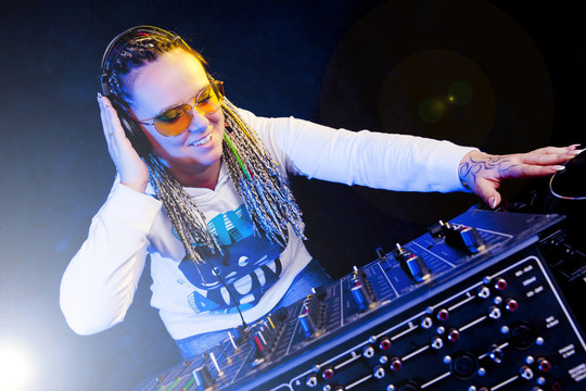 女人玩音樂的DJ