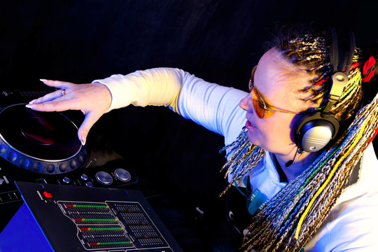 女人玩音樂的DJ