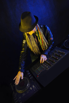 女人玩音樂的DJ