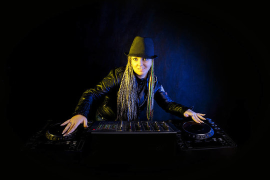 女人玩音樂的DJ