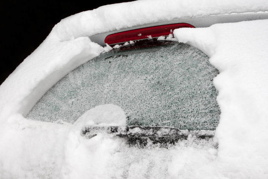 白雪覆蓋的汽車屏幕