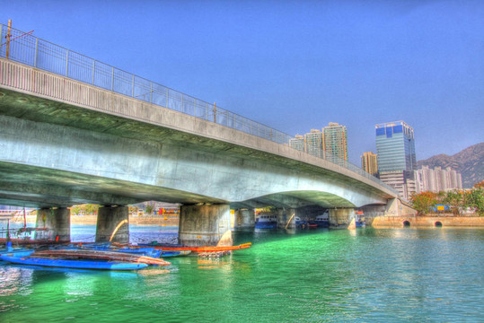 香港大橋與市中心的一天