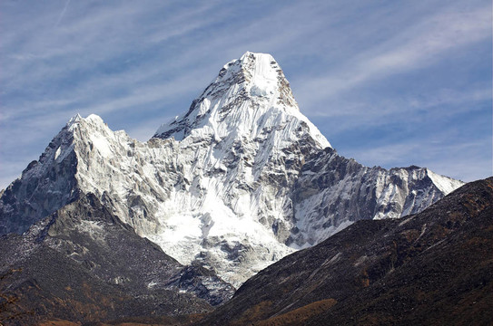阿瑪達(dá)布拉姆峰山