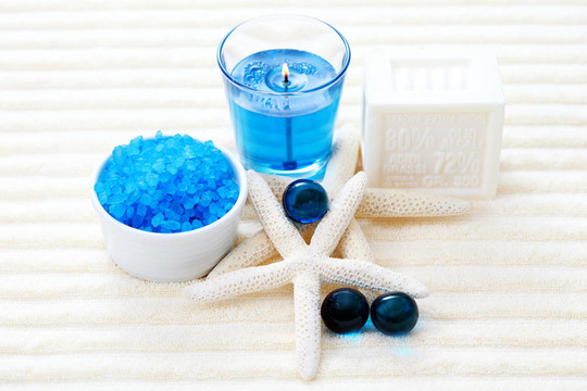 蓝色的沐浴盐