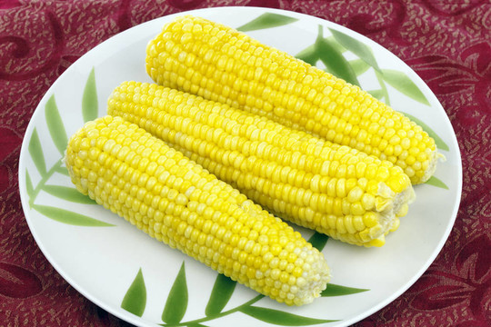 玉米棒子煮熟的奶油