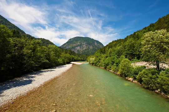 山區(qū)河流