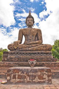 Ruin Buddha雕像垂直