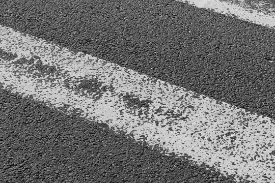 白色的道路標(biāo)記