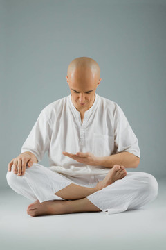 男人沉思