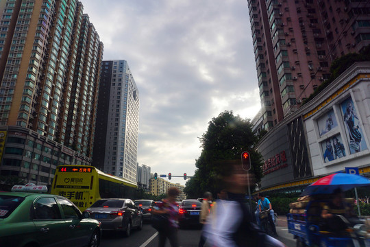 穿越廣州馬路