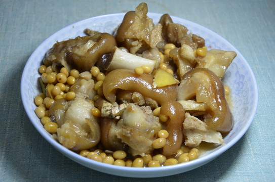 黃豆煲豬蹄