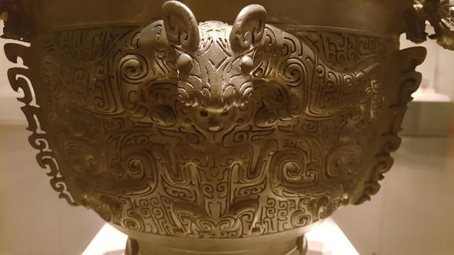 國家博物館龍虎紋青銅尊