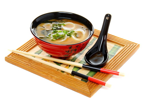 用蔥白底味噌湯。