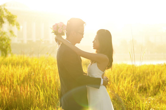 戶外新娘和Groom