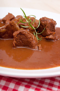 鹿肉燉牛肉