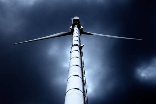 一種對抗戲劇性天空的風(fēng)力發(fā)電機