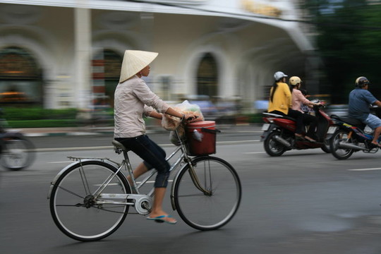 越南女子騎自行車