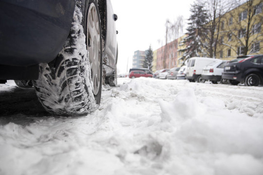 輪胎在雪地