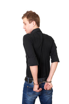 男人帶著手銬