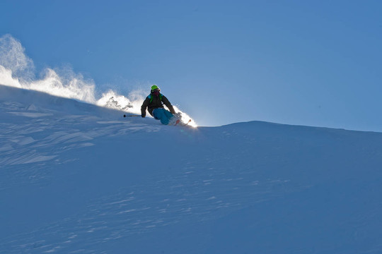 自私和粉雪