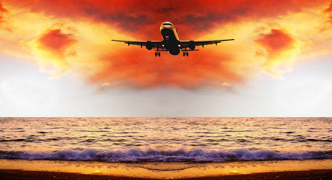 美麗的海洋自然景觀在日出天空與飛機(jī)