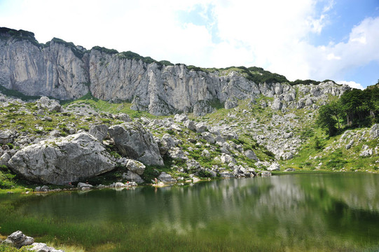 山頂上的湖