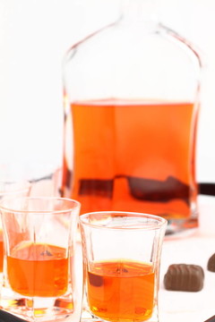 自制的酒，小眼鏡
